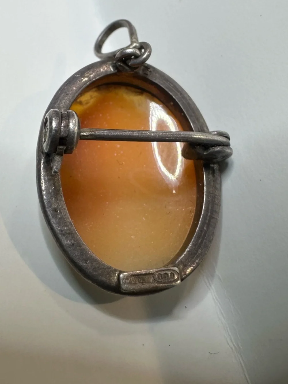 Vintage cameo pin/pendant